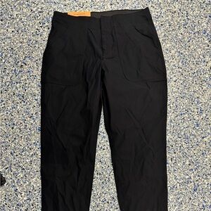 Eddie Bauer Women's Rainier Tech capris in black, size 6